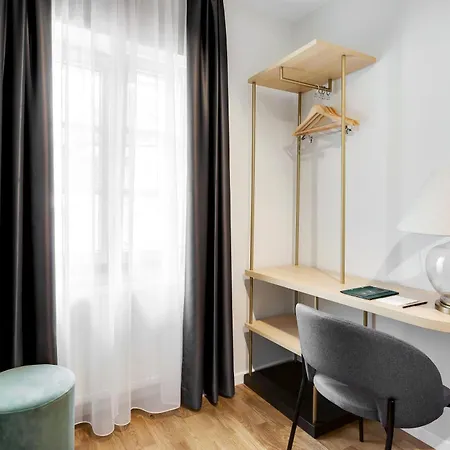 Bloom Hotel 3*